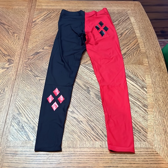 Blackmilk Harley Quinn leggings - Picture 3 of 6